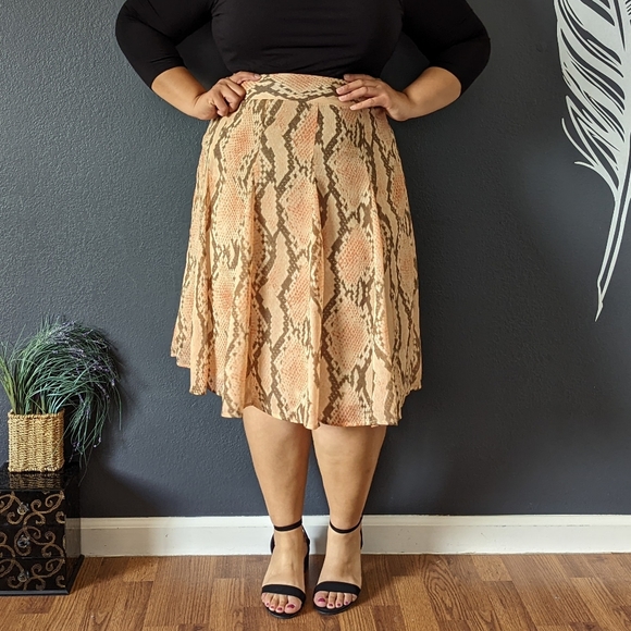 Attention Snake Skirt - Picture 3 of 7